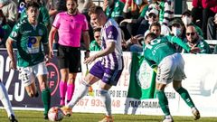 Ra�l Carnero, en el centro de la imagen en un partido con el Valladolid
