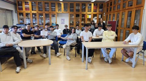 Algunos de los escolares premiados en el concurso Valdeorras Emprende.