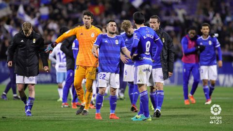 Los jugadores del Oviedo al final del partido