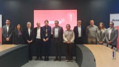 La portavoz del BNG, Ana Pont�n, mantiene una reuni�n con responsables de la empresa Denodo junto a otros miembros del partido