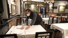 El restaurante A Barrola abrir� este viernes, pero los preparativos empezaron hace unos d�as.