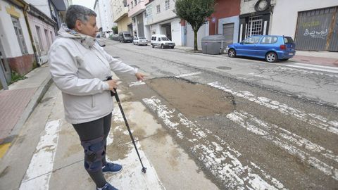 Nuria Neira, delegada de Auxilia en Lugo, en un paso de cebra en la calle Rof Codina
