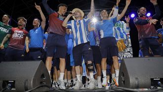 El D�por celebra de madrugada el ascenso en Riazor