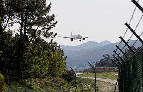 El aeropuerto vigu�s emite cada a�o a la atm�sfera 205.000 toneladas de CO2.