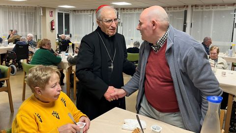 Visita del cardenal Rouco Varela a la residencia de mayores de Vilalba