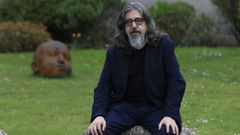 Jambrina, retratado en Santiago, adonde lleg� con su nueva novela, �As� en la guerra como en la paz�.