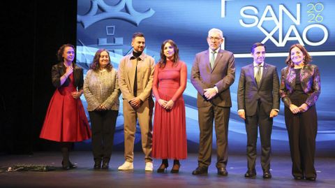 Foto de los homenajeados con los alcaldes de Ferrol y Lugo.