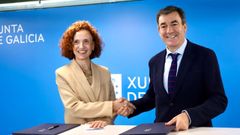 La fiscala superior de Galicia, Carmen Eir�, y el conselleiro de Educaci�n, Rom�n Rodr�guez, durante la firma del acuerdo contra el acoso escolar.