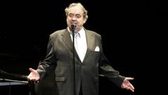 ALBERTO CORTEZ EN UN CONCIERTO EN VILAGARC�A EN EL 2010