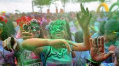 Imagen de archivo de una carrera con polvos de colores.