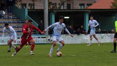 Juanma controla el bal�n en un lance del partido del pasado domingo en Barra�a.