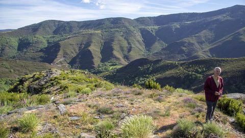 Desde el castro de Seceda se divisa un amplio panorama de las montañas de O Courel