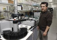 Fiz Fern�ndez, investigador del CSIC, en el Instituto de Investigaci�ns Mari�as de Vigo. 