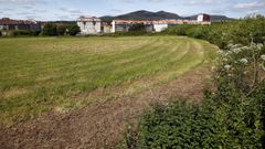 El vehculo abandonado estaba estacionado en la Finca do Ouro, en Vilagarca