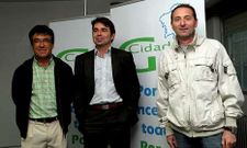 El cambio del voto de Andr�s Garc�a (centro) para apoyar la iniciativa del PP levant� suspicacias.
