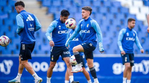 Viti, Costas y Masca al fondo, en el ltimo entrenamiento del Oviedo