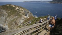 Sendero de O Fuci�o do Porco, entre acantilados, en O Vicedo