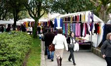 El gobierno municipal ha decidido restringir el acceso a nuevos puestos de textil y calzado.