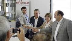 Iago Borrajo, Vicente Solarat, Rosa Quintana y Rogelio Mart�nez brindaron con un Valdeorras. 