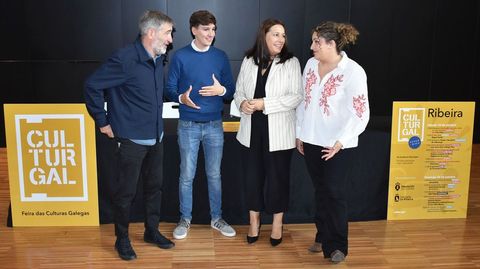 <span lang= gl >Camilo Franco, Luís Pérez, Natividad González e Antía Alberte presentaron o programa.</span>