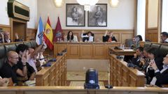 El pleno debati� ayer diversos asuntos, entre ellos la aprobaci�n de facturas para proceder a su pago y sobre la pol�mica por la �ltima propuesta para ampliar la conectividad de Lavacolla.