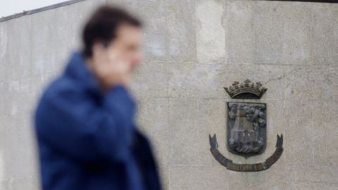 Escudo situado en la entrada de la casa consistorial de Vigo.