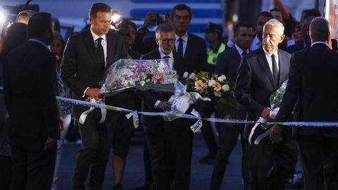 El primer ministro portugués, el alcalde de Lisboa y el presidente de la República de Portugal llevan flores al lugar del siniestro