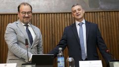 Jes�s Sanmart�n (derecha), en su toma de posesi�n como nuevo decano de la Facultade de Qu�mica de la USC, con el rector, Antonio L�pez