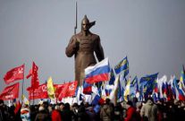 Rusia fue ayer escenario de varias manifestaciones en apoyo de los separatistas de Crimea, como esta de Stavropol.