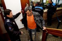 La Polic�a Local llev� a cabo controles exhaustivos en la entrada del sal�n de sesiones.