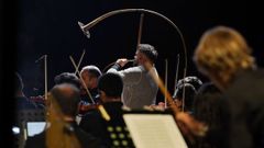 Abraham Cupeiro y la Orquestra Gaos, durante su actuacin en el Festival Hrcules Brass Celanova.