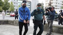 El hombre de 48 a�os acusado de asesinar a su pareja en Lugo a su llegada a la Audicencia Provincial