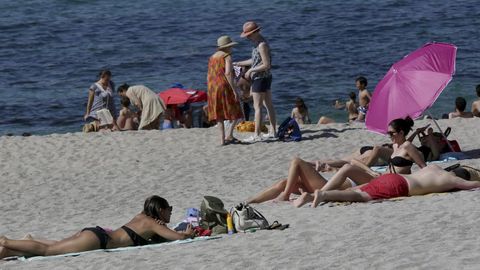 D�A DE CALOR EN LA PLAYA DE RIAZOR