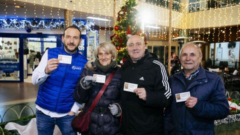 Jorge, Mara, Benito y Casimiro, con el nmero que juegan desde hace ms de cuatro dcadas