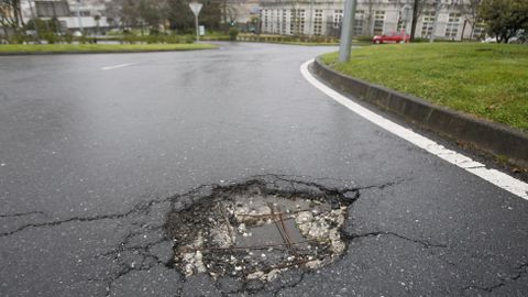 As� era el bache de la rotonda de Rodr�guez de Viguri con la r�a Camino Franc�s