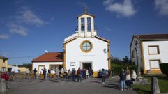 Entorno de la iglesia y sal�n parroquial de Castromil, en imagen de archivo