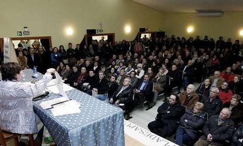 Asamblea en la casa de cultura en la que se decidi� convocar la manifestaci�n.