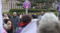 Se�al contra la violencia machista instalada hace meses por el Concello de Ferrol en la plaza de Espa�a.
