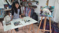 En la imagen, Sofia Pi�eiro, retratada el pasado jueves en el taller de pintura de su casa de A Cabana