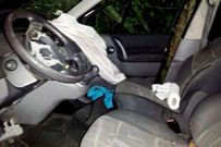 Interior del coche en el que el hombre estuvo atrapado 27 horas.