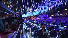 Turistas en el autob�s nocturno para disfrutar de las luces de Navidad en Madrid