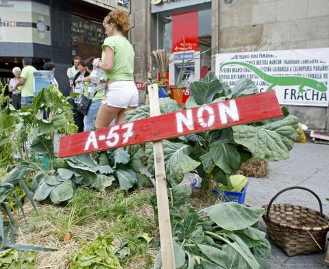 El colectivo Salvemos a Fracha ha hecho visible su campa�a contra la A-57 en diversos actos. 