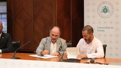Firma del convenio entre el Ayuntamiento de Siero y la Universidad de Oviedo para la puesta en marcha del Centro de Estudios sobre el Impacto Social de la Inteligencia Artificial.