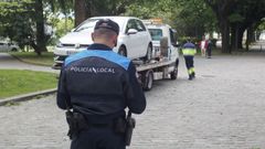 Un agente de la Polic�a Local, en una imagen de archivo en el Cant�n, donde se registr� uno de los accidentes de esta tarde