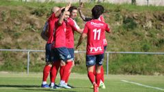 Jugadores del Negreira celebrando un gol en el Garc�a Calvo