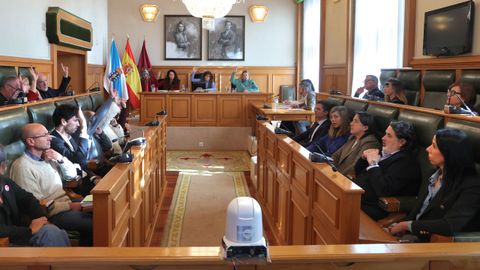 El pleno de Santiago, durante la votacin por las horas extras impagadas a policias locales y bomberos