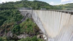 Embalse de Belesar, en el Mi�o, entre los municipios de Chantada y O Savi�ao