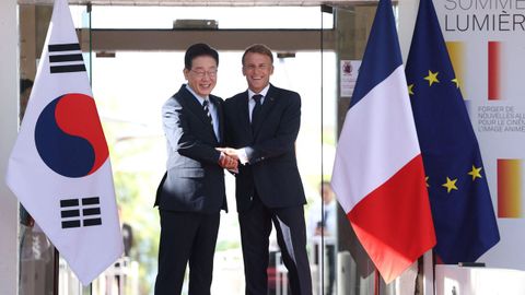 Los primeros ministros de Corea del Sur y Francia durante el encuentro en el que anunciaron una inversi&oacute;n conjunta de mil millones de euros para la industria audiovisual.