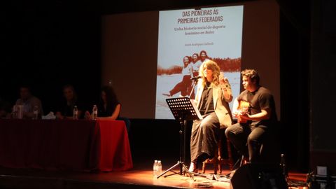 PRESENTACION DEL LIBRO DAS PIONEIRAS AS PRIMEIRAS FEDERADAS DE ANTON RODRIGUEZ GALLARDO EN LA CASA DE CULTURA