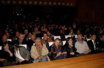 La sala principal tiene una planta superior que podr� alojar a 150 personas m�s.
